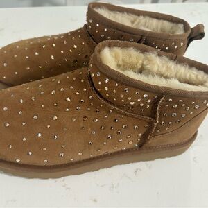 UGG Tan and Cream Shearling mini boots Swarovski NEW !